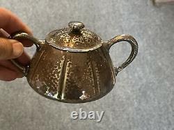 1920 Meriden International Arts & Artisanat Hammered Silver Plate Tea Set 2402