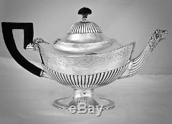 A Tiffany & Co. Argent Tea / Coffee Set Avec Plateau, C. 1900