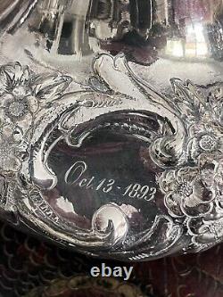 ENSEMBLE DE THÉ ET DE CAFÉ EN ARGENT WILCOX ANTIQUE CO. PLATE QUADRUPLE REPOUSSÉ 5 pièces 1893