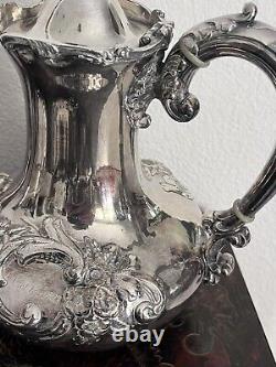 ENSEMBLE DE THÉ ET DE CAFÉ EN ARGENT WILCOX ANTIQUE CO. PLATE QUADRUPLE REPOUSSÉ 5 pièces 1893