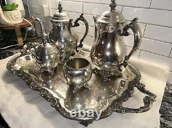 Ensemble de 5 pièces de café et de thé Vintage FB Rogers Silver Co avec plateau sur pieds 1982