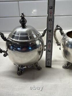 Ensemble de 5 pièces de café et de thé Vintage FB Rogers Silver Co avec plateau sur pieds 1982