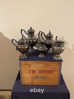 Ensemble de café et de thé en argent plaqué de 5 pièces de la compagnie Antique Meriden Britannia Silver Company