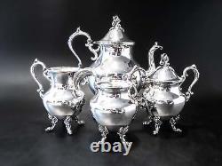 Ensemble de service à thé en argent plaqué vintage avec finial de baies par Goldfeder Silver Co.