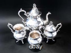 Ensemble de service à thé en argent plaqué vintage avec finial de baies par Goldfeder Silver Co.