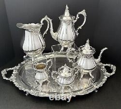Ensemble de thé baroque Vintage en argent plaqué Wallace avec plateau de service et pieds.