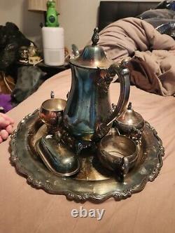 Ensemble vintage de huit pièces de service à thé en argent plaqué de style géorgien Oneida avec minuteur