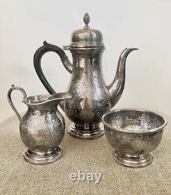 Service à thé/café en argent plaqué Barker Ellis English de 3 pièces : théière, crémier, sucrier et menthe.