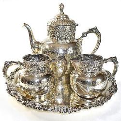 Service à thé en argent Derby Silver Co en quadruple plaqué antique avec repoussage profond en 3 pièces et plateau