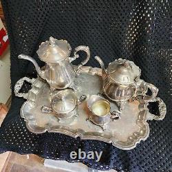 Service à thé en argent plaqué sans marque avec plateau