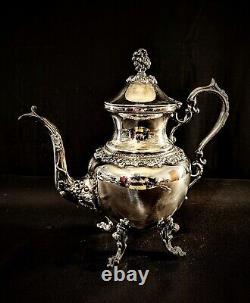 Service à thé en métal argenté Birmingham Silver Co. avec motif floral et raisins, 6 pièces (#7434)