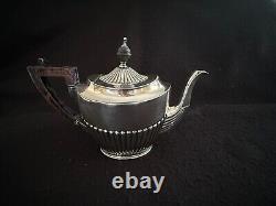 Service à thé en métal argenté, théière, cafetière, plateau Art Nouveau Kirby Beard ca. 1900