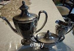 Service à thé en trois pièces de la marque Oneida Community Plate Grosvenor Silver Plate
