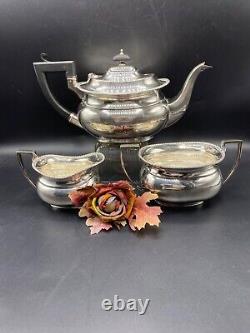 Service à thé en trois pièces en argent plaqué par Barker Ellis Angleterre Antique 1906-12 En excellent état