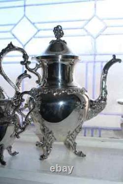 Service à thé et café en argent plaqué de Vintage Goldfeder Silver Co avec motifs de raisins