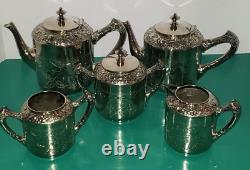 Service à thé et café en plaqué argent quadruple Meriden B Company Repoussé 5 pièces Magnifique