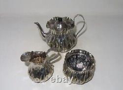 Service à thé simple des années 1800 composé de la théière, de la crémier et du sucrier ouvert #4084