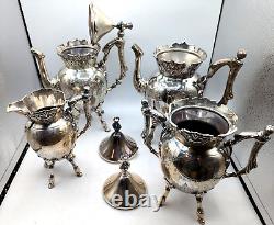 Service à thé vintage WILCOX Silverplate Co avec 4 cafetières gravées à feuilles d'érable et pot à lait