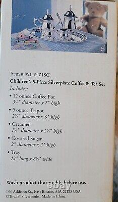 Tout nouveau service à thé et café en argenté Towle pour enfants de 5 pièces. Neuf et jamais utilisé.