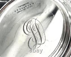 Un élégant service à thé en argent sterling repoussé Tiffany & Co. d'inspiration persane vers 1875