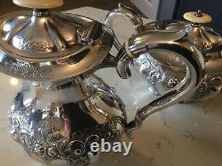 Un superbe service à thé en argent plaqué antique en quatre pièces, P. Bros. Vers 1890